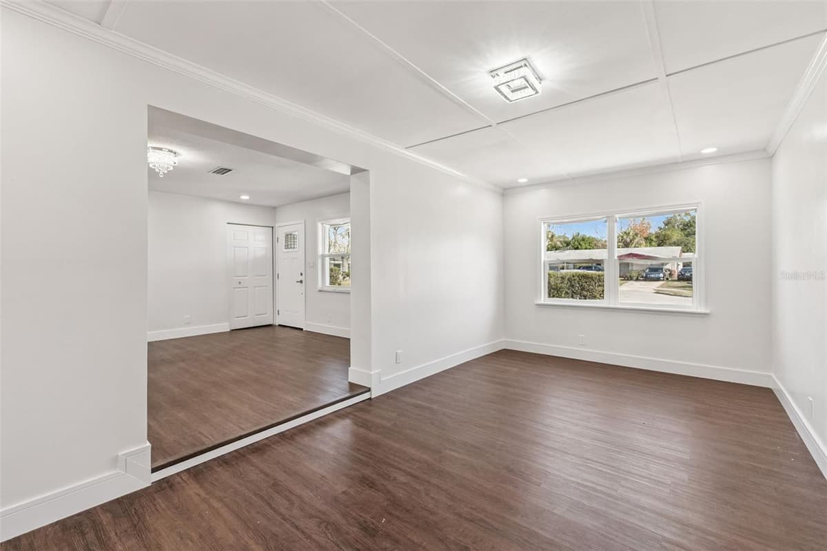 1070 LIBBY COURT — photo 4 of 20