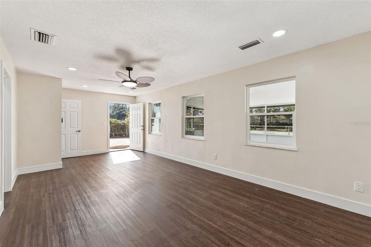 1070 LIBBY COURT — photo 9 of 20