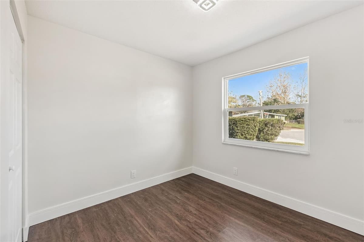 1070 LIBBY COURT — photo 11 of 20