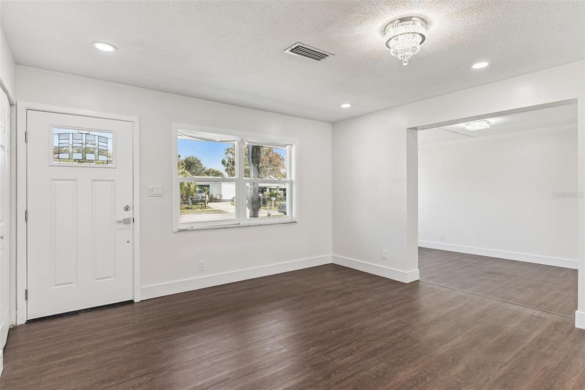 1070 LIBBY COURT — photo 3 of 20