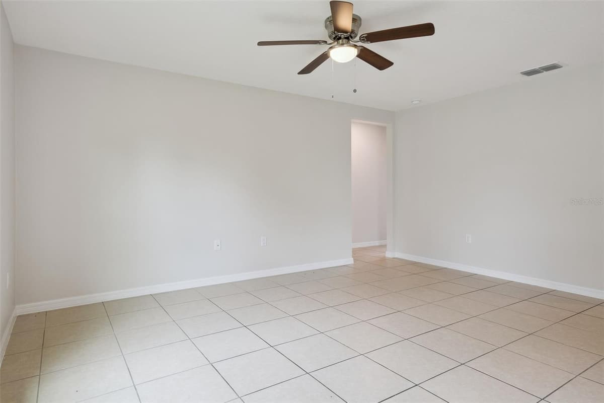 35685 ROSE MOSS AVENUE — photo 14 of 39