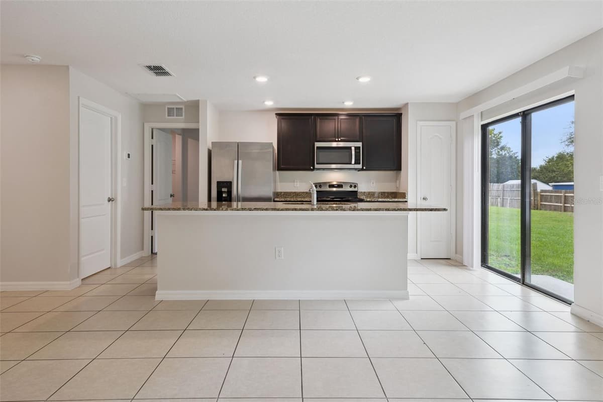 35685 ROSE MOSS AVENUE — photo 8 of 39
