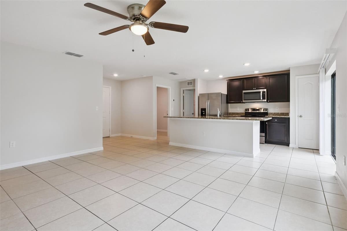 35685 ROSE MOSS AVENUE — photo 7 of 39