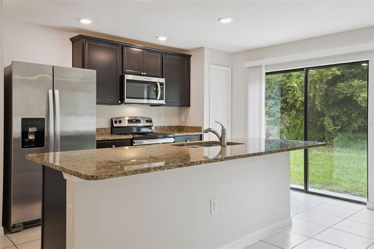 35685 ROSE MOSS AVENUE — photo 11 of 39