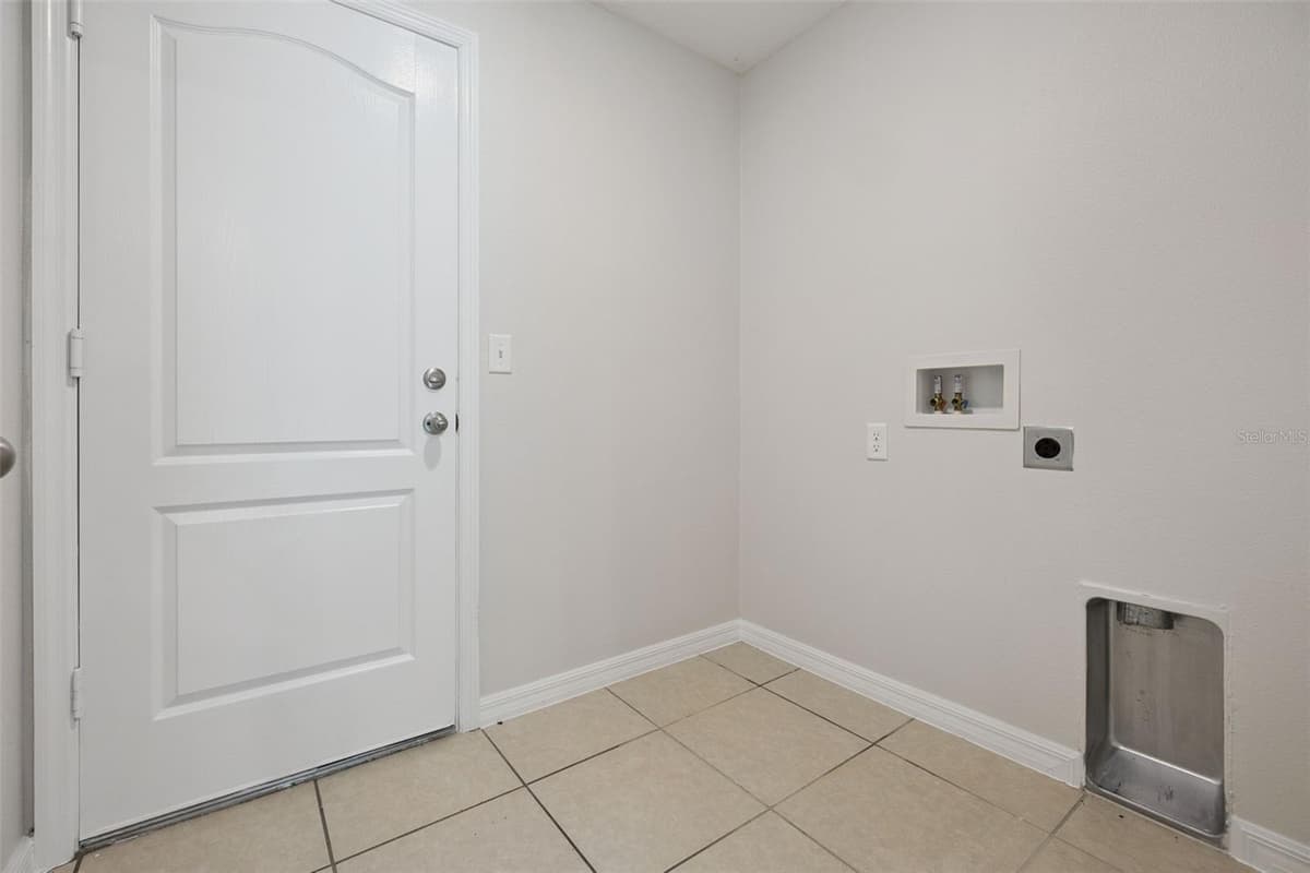35685 ROSE MOSS AVENUE — photo 27 of 39