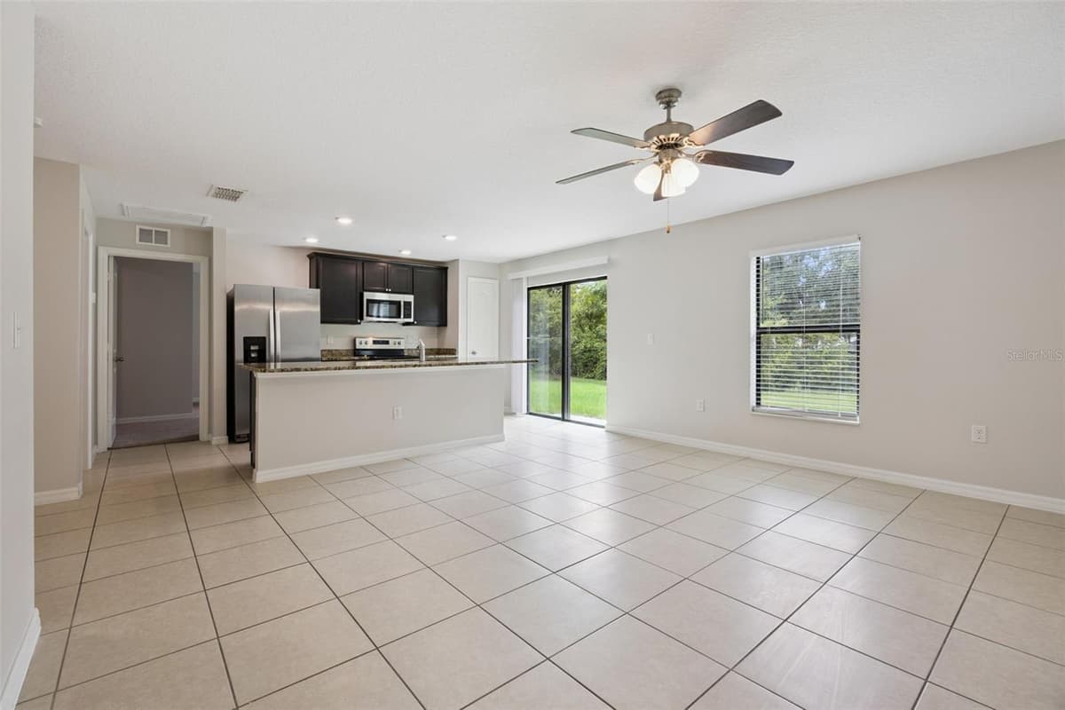 35669 ROSE MOSS AVENUE — photo 7 of 38