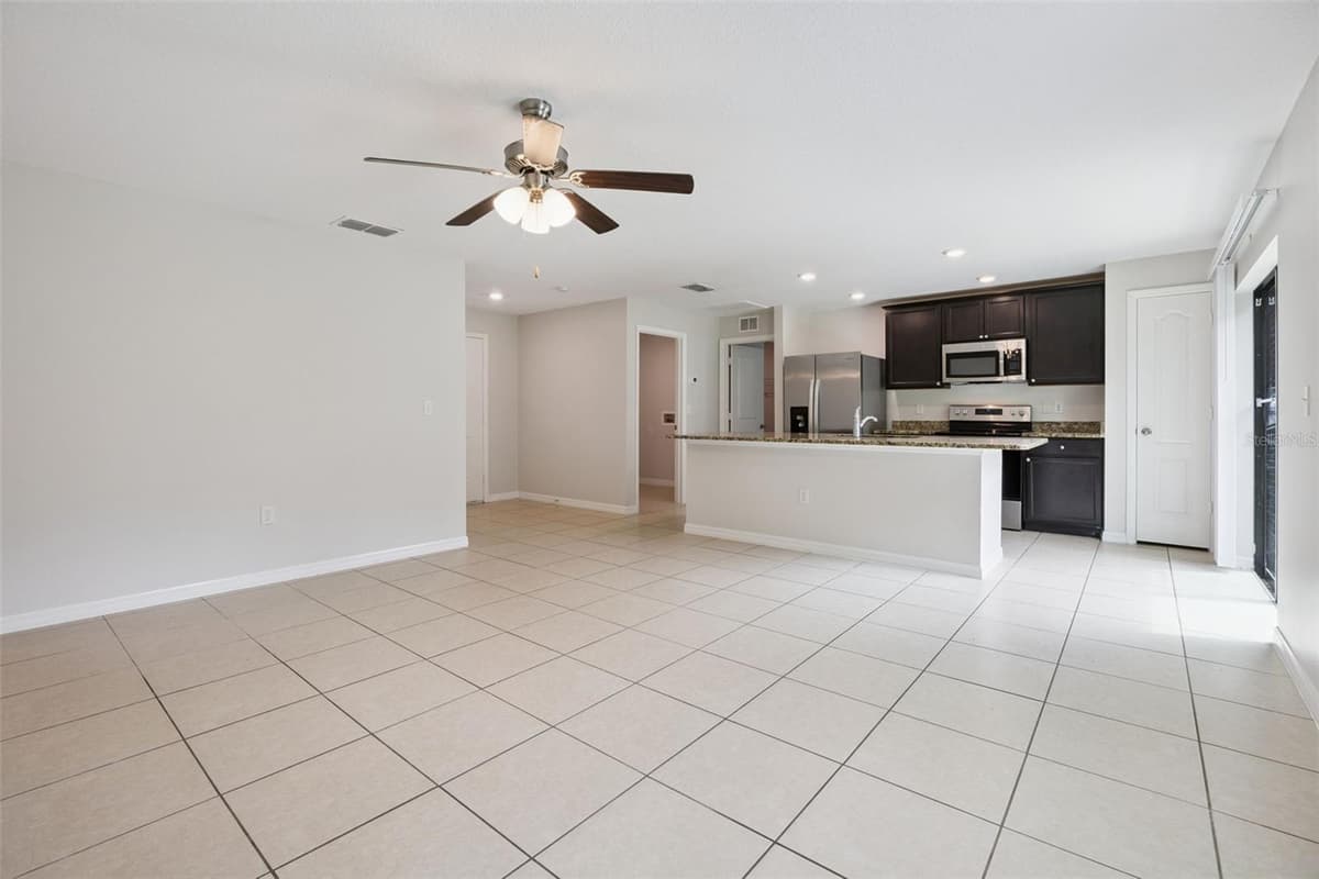 35669 ROSE MOSS AVENUE — photo 6 of 38