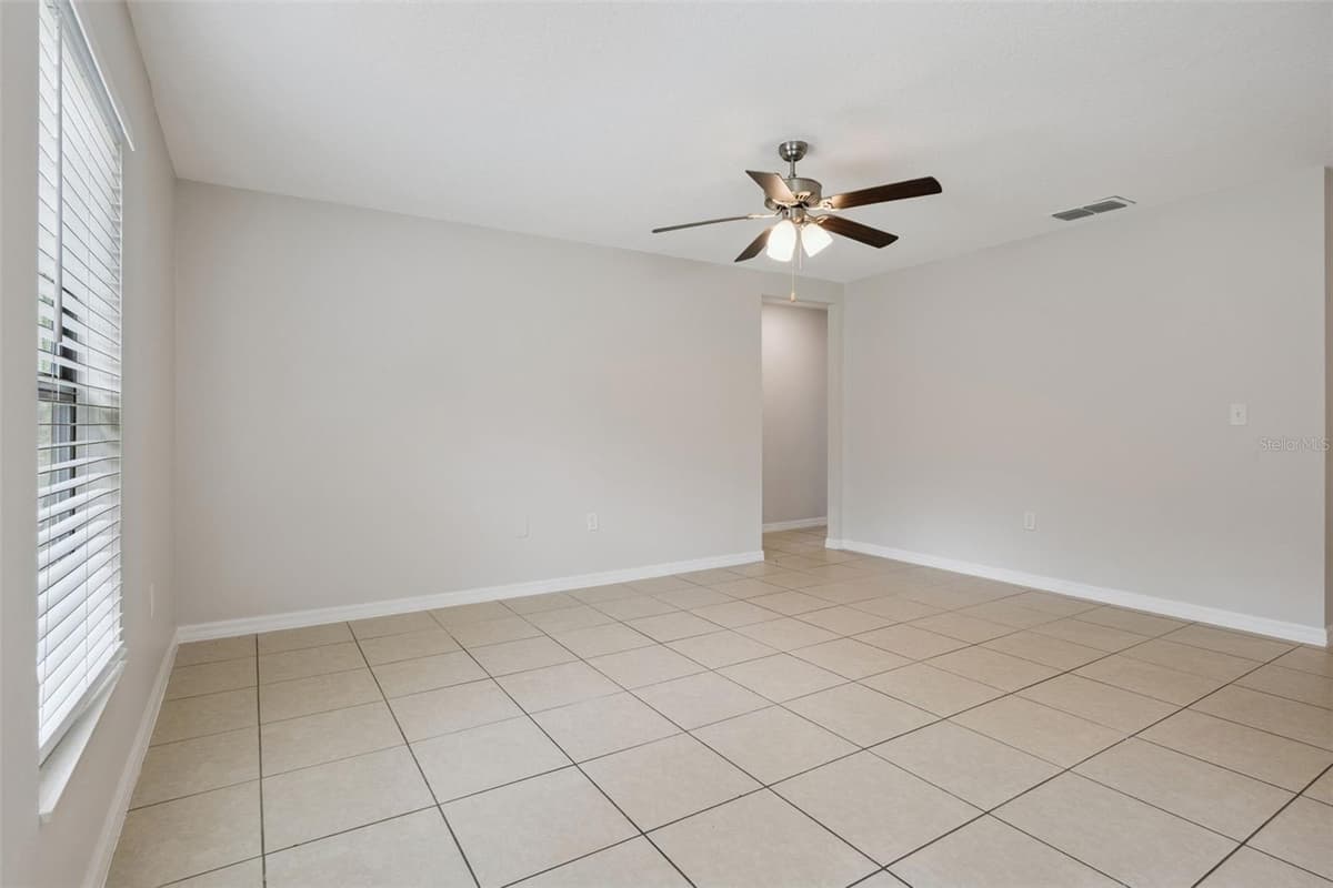 35669 ROSE MOSS AVENUE — photo 14 of 38