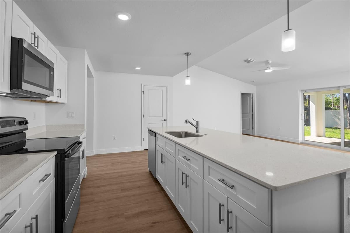 23377 AVACADO AVENUE — photo 4 of 11