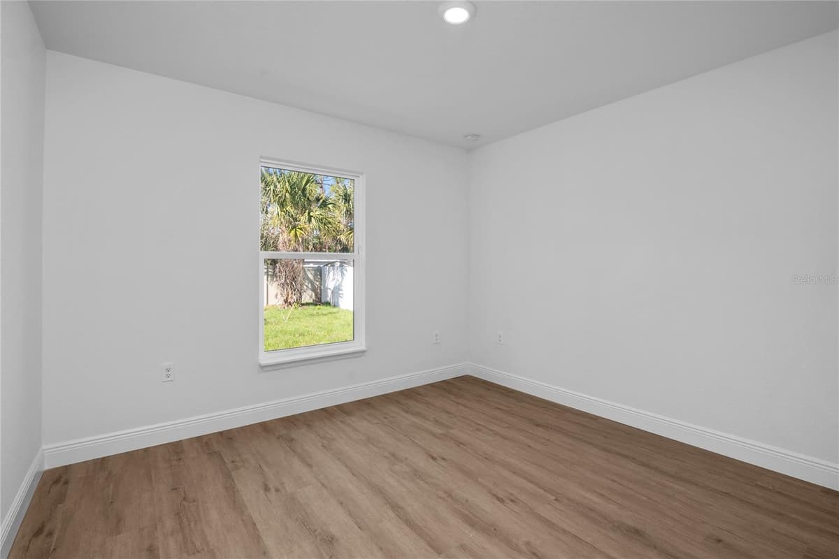 23377 AVACADO AVENUE — photo 9 of 11