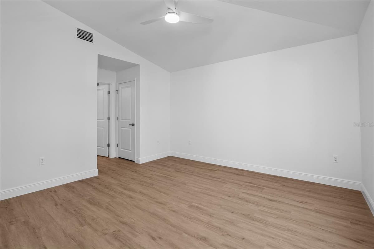 23377 AVACADO AVENUE — photo 5 of 11
