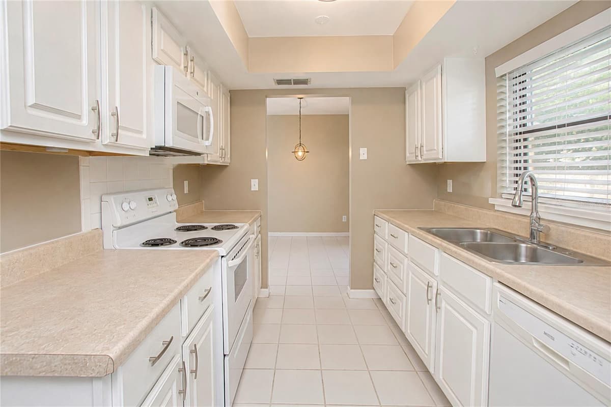 7621 RUTHWIND COURT — photo 11 of 25