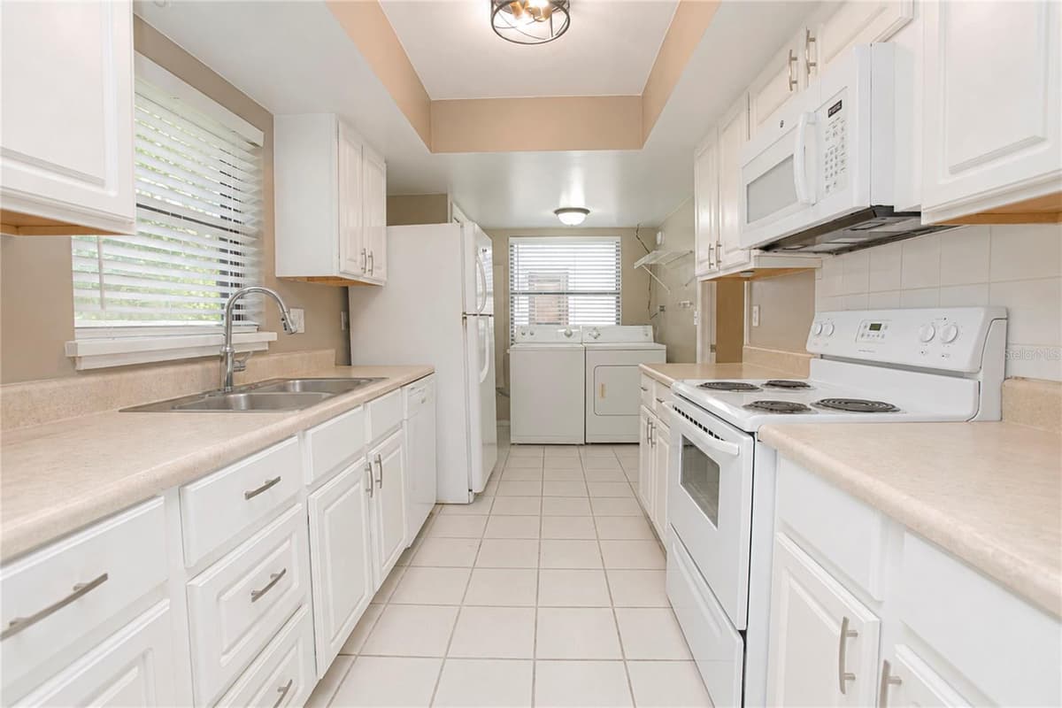 7621 RUTHWIND COURT — photo 10 of 25