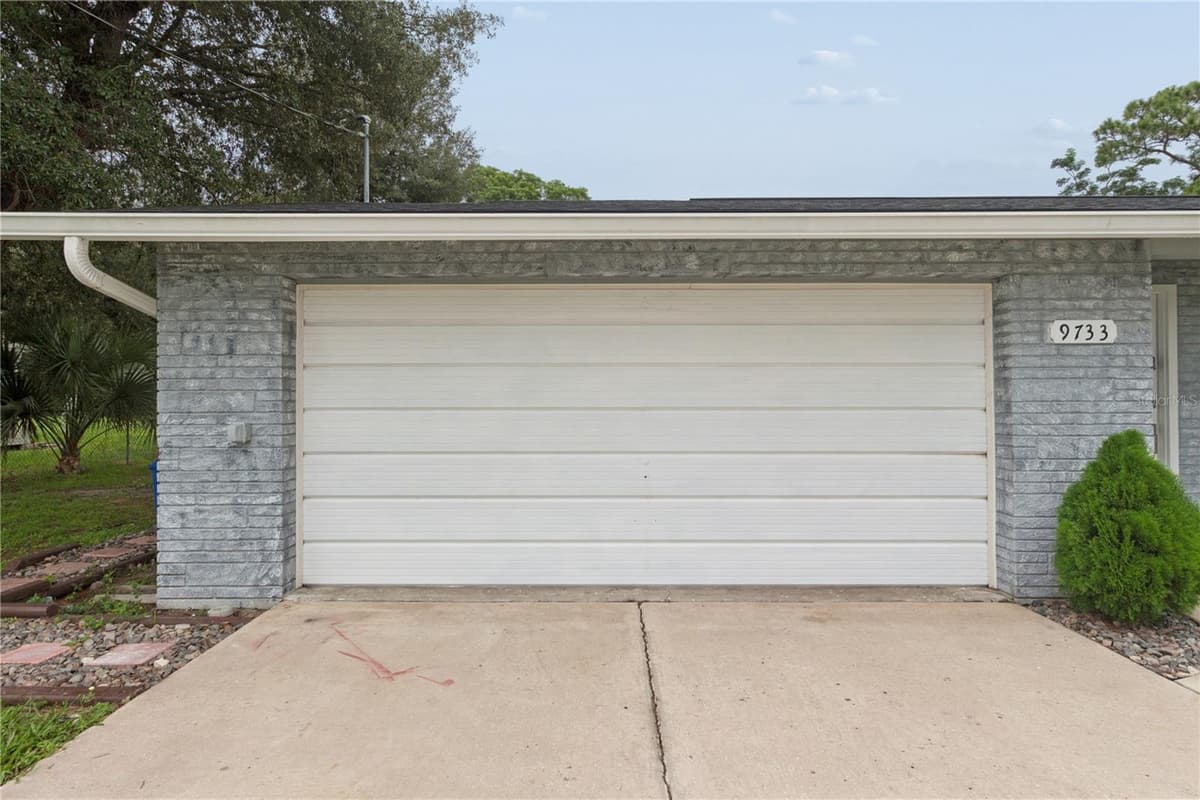 9733 DICK STREET — photo 3 of 41