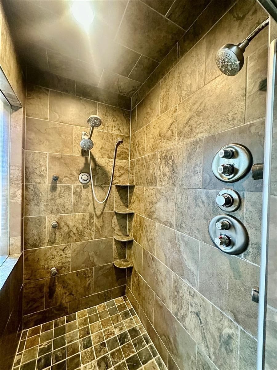 4519 ASHFORD DRIVE — photo 18 of 35