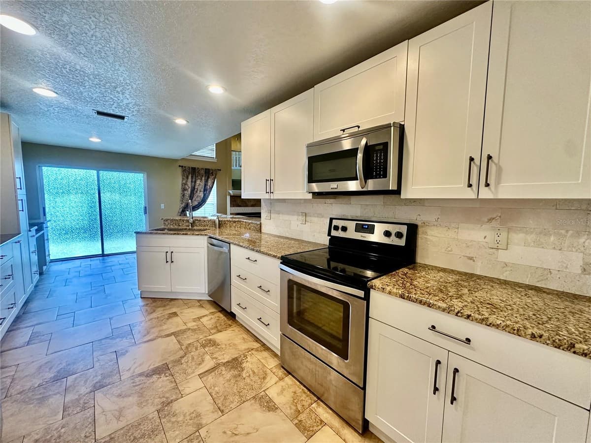 4519 ASHFORD DRIVE — photo 8 of 35