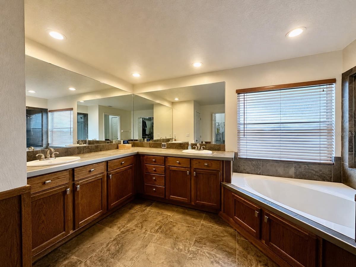 4519 ASHFORD DRIVE — photo 16 of 35