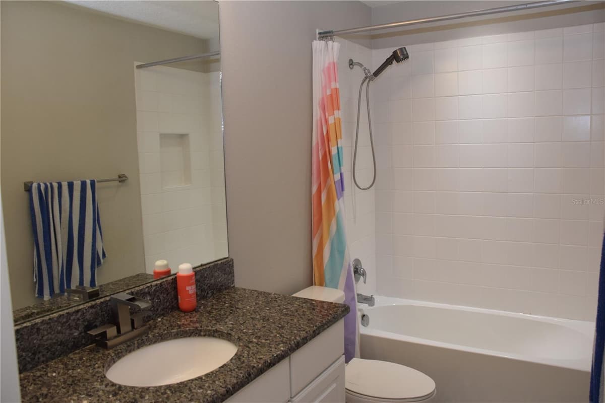 7043 SUMMER HOLLY PLACE — photo 10 of 23