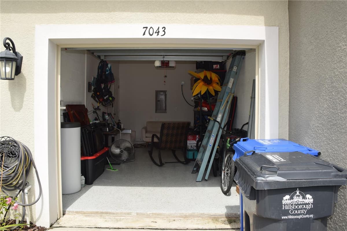 7043 SUMMER HOLLY PLACE — photo 3 of 23