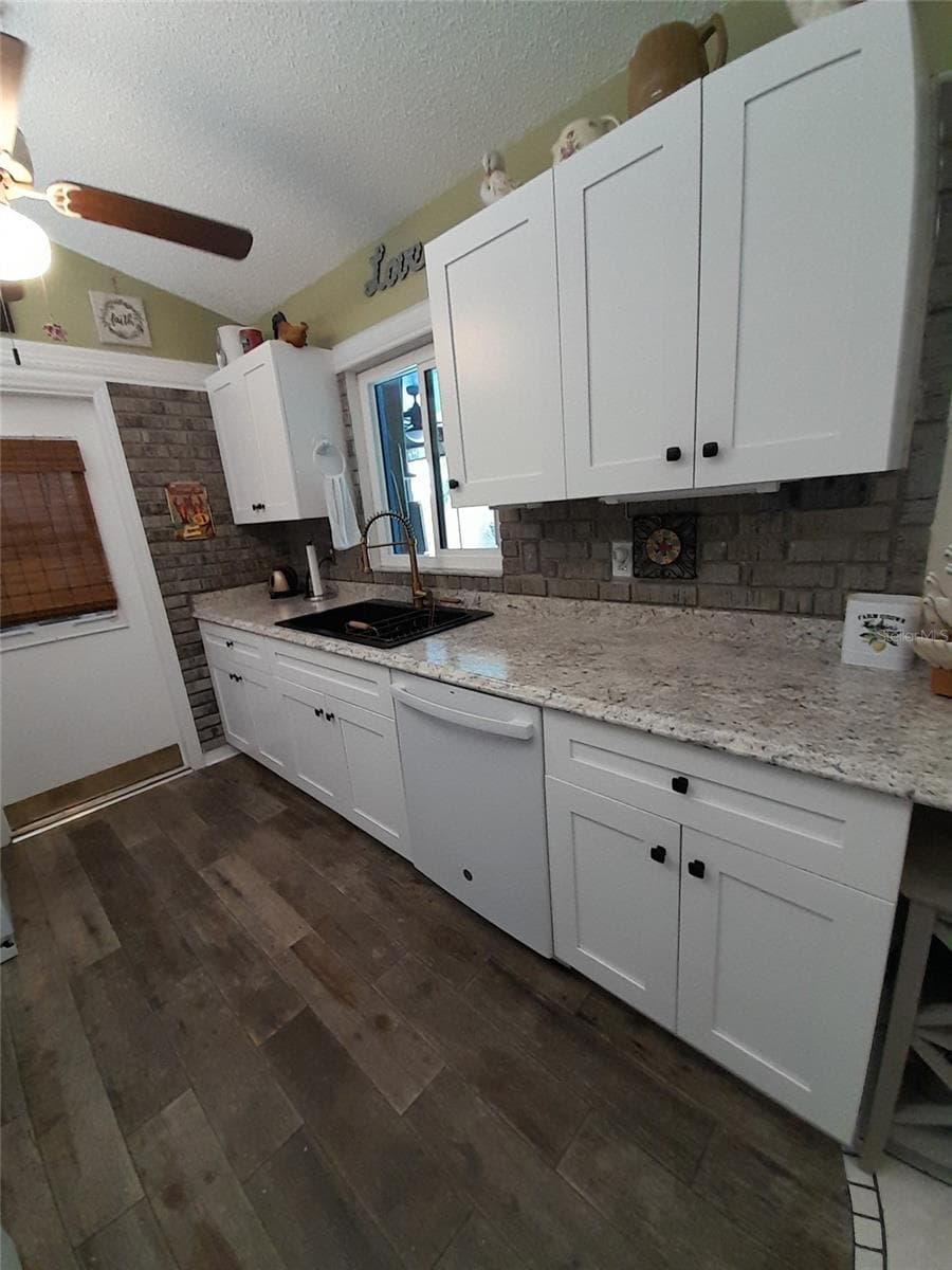 6417 KLAUS COURT — photo 10 of 21