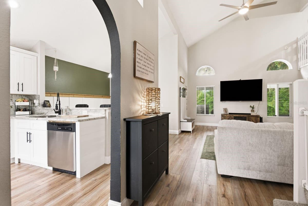4730 WOLFRAM LANE — photo 11 of 54