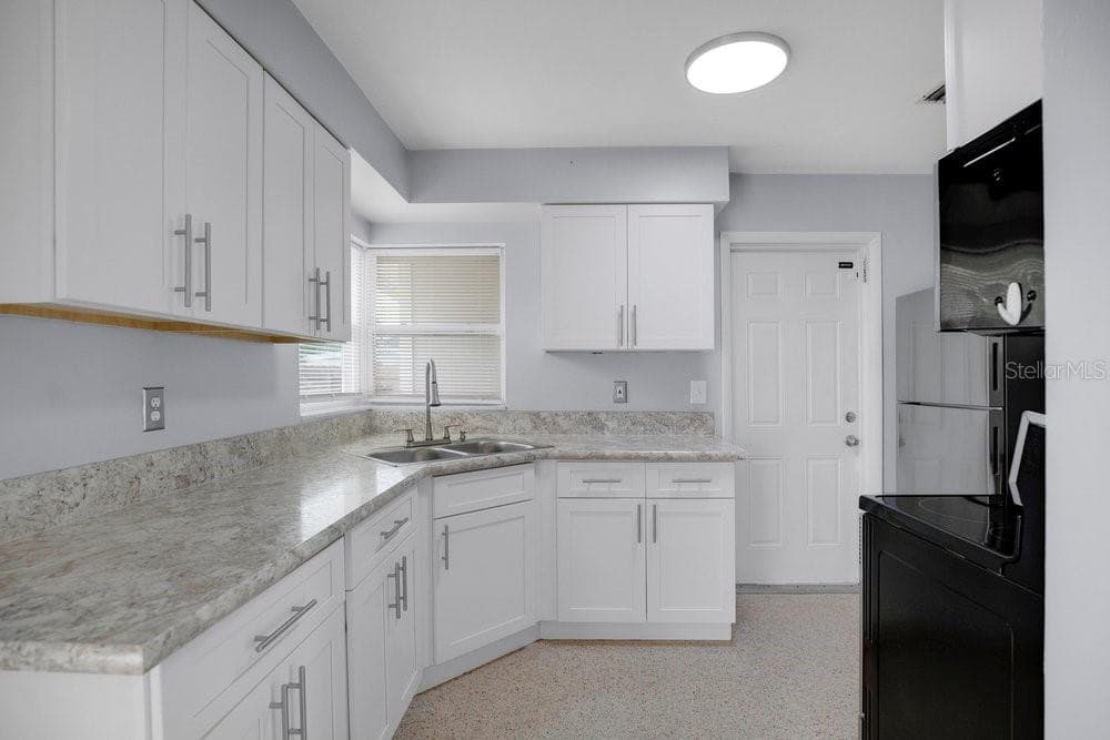 1109 COBBLESTONE AVENUE — photo 17 of 36