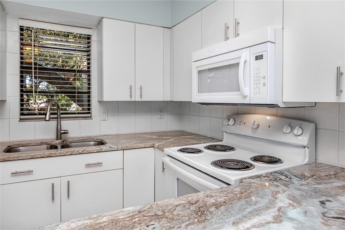 1303 MOODY AVENUE — photo 9 of 37