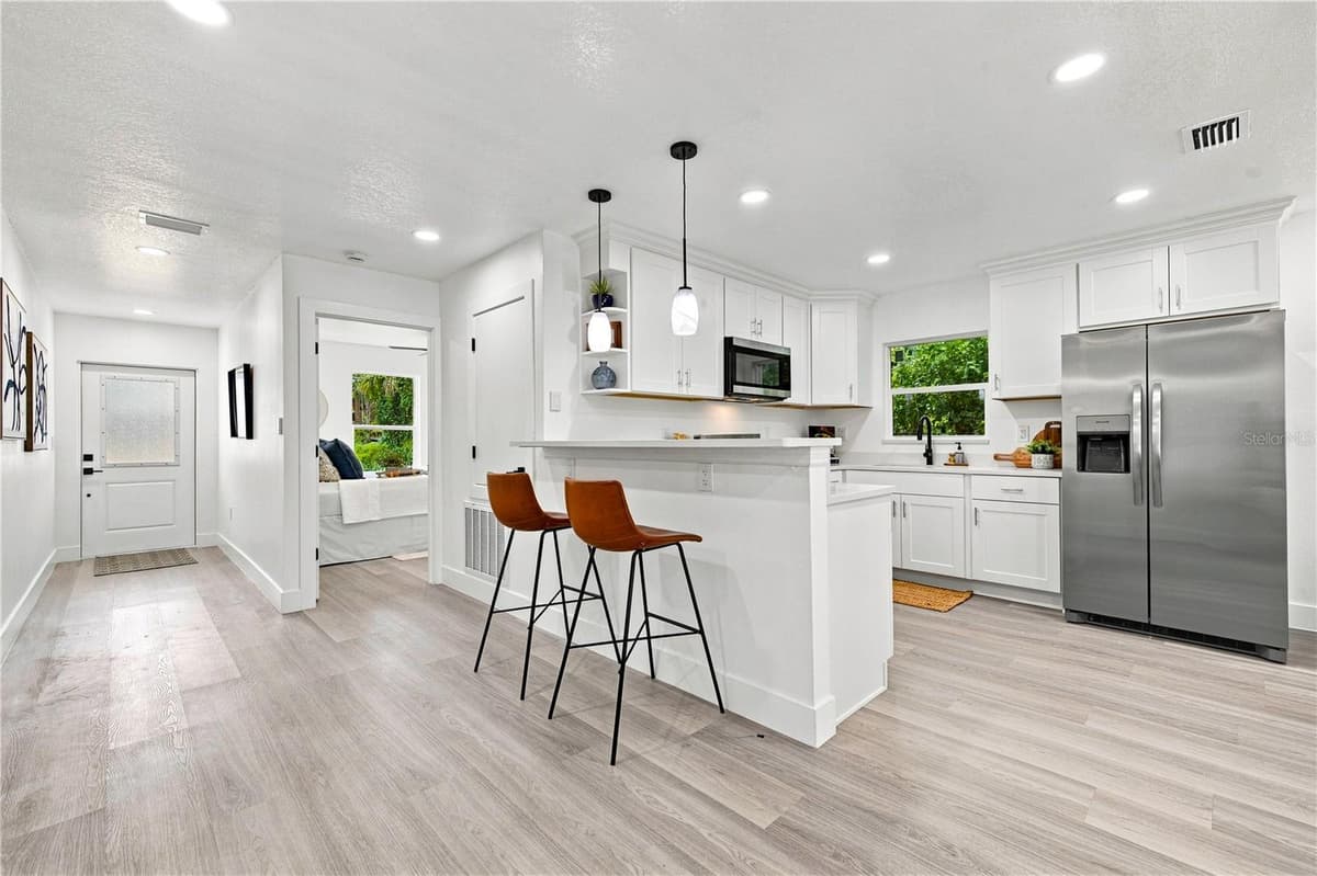 547 CYPRESS STREET — photo 10 of 52