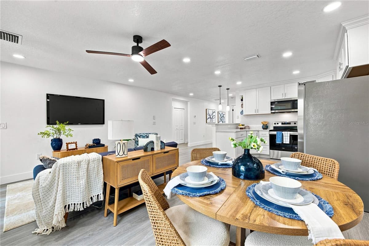 547 CYPRESS STREET — photo 19 of 52