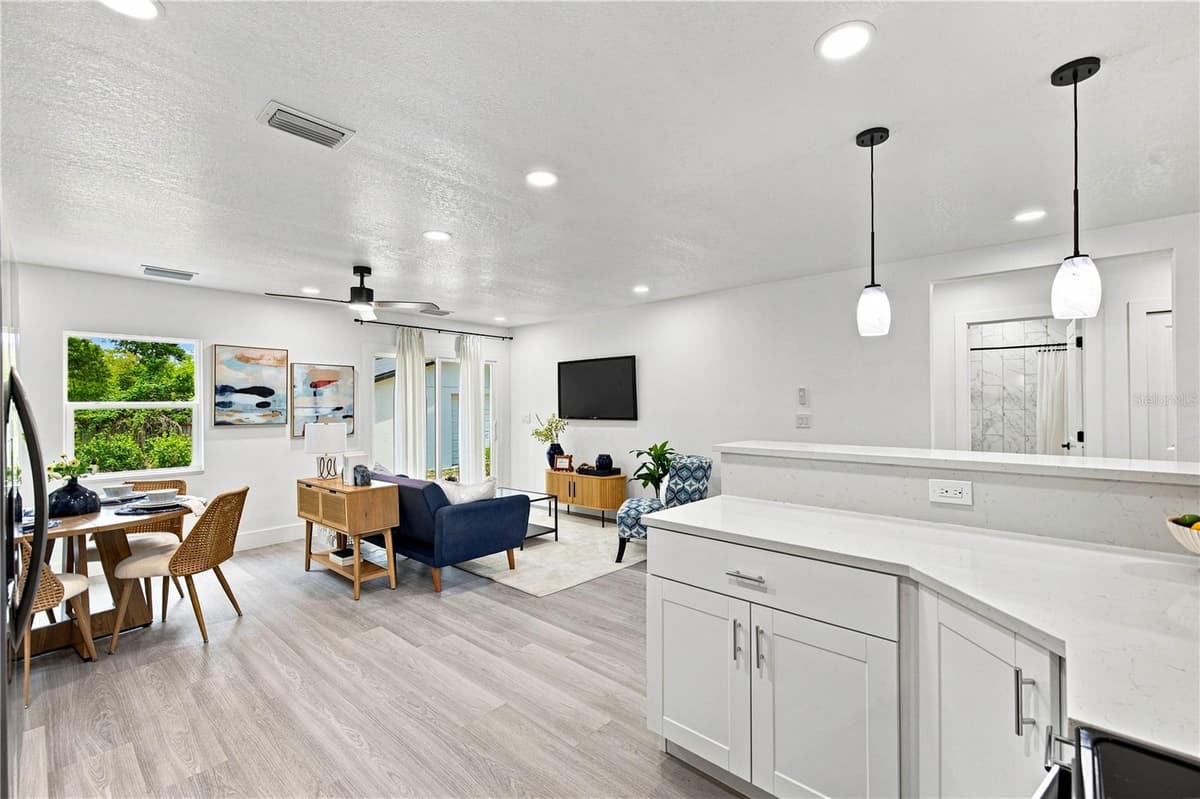 547 CYPRESS STREET — photo 12 of 52