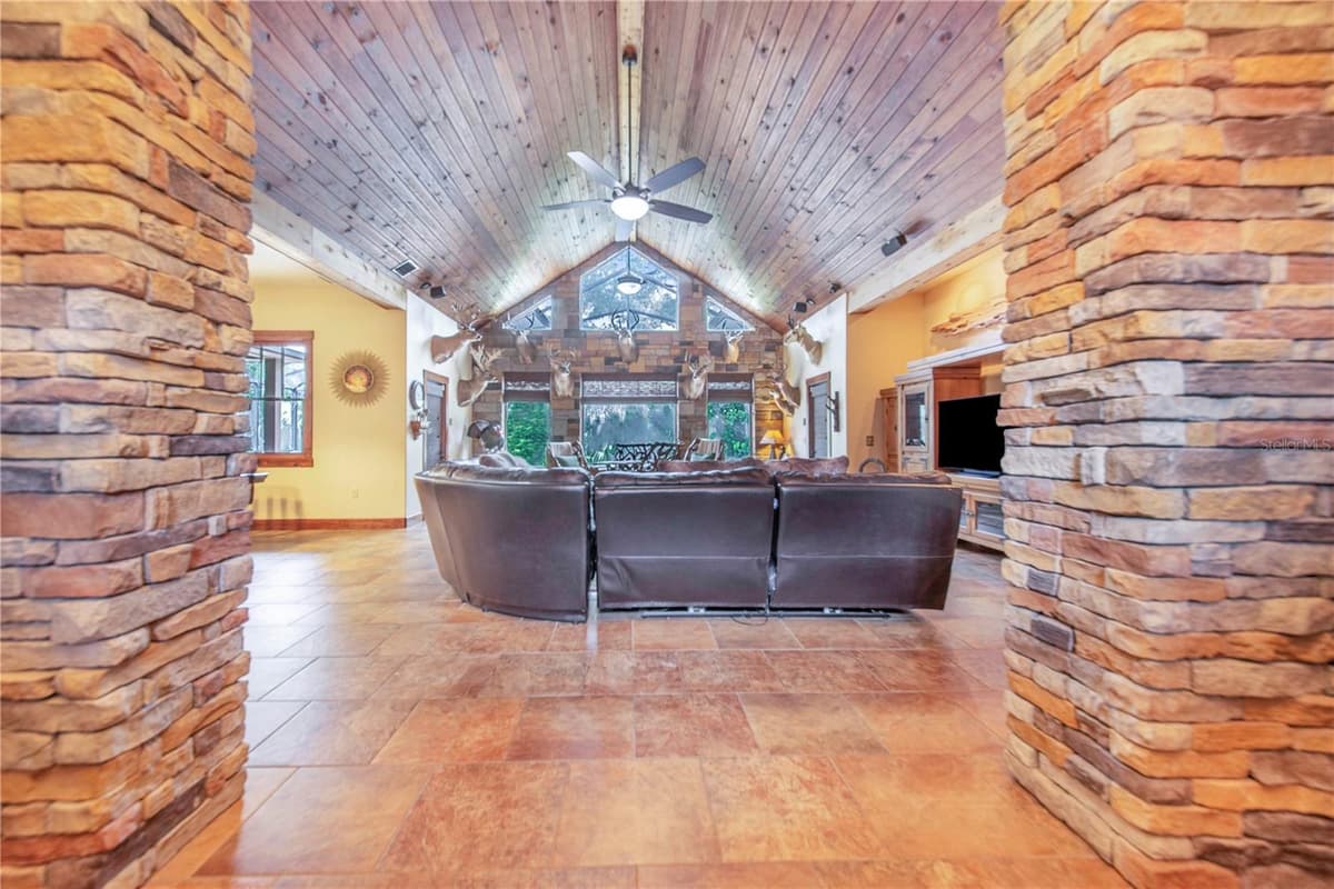 1617 HORSESHOE CREEK ROAD — photo 12 of 100