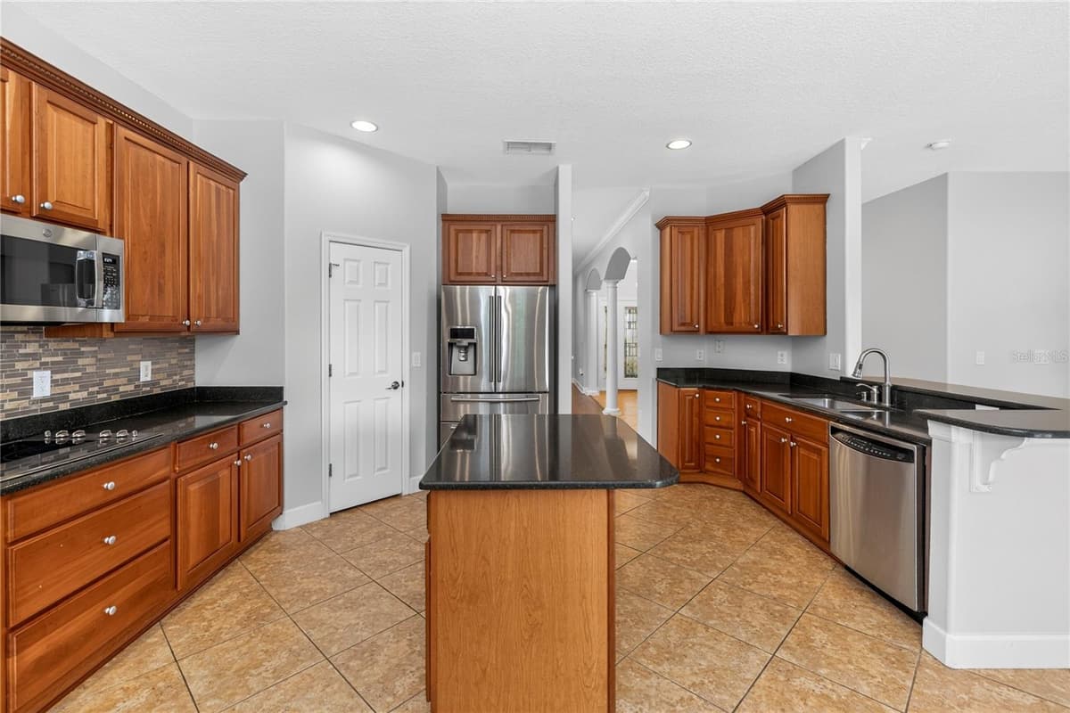 5890 ANSLEY WAY — photo 9 of 41