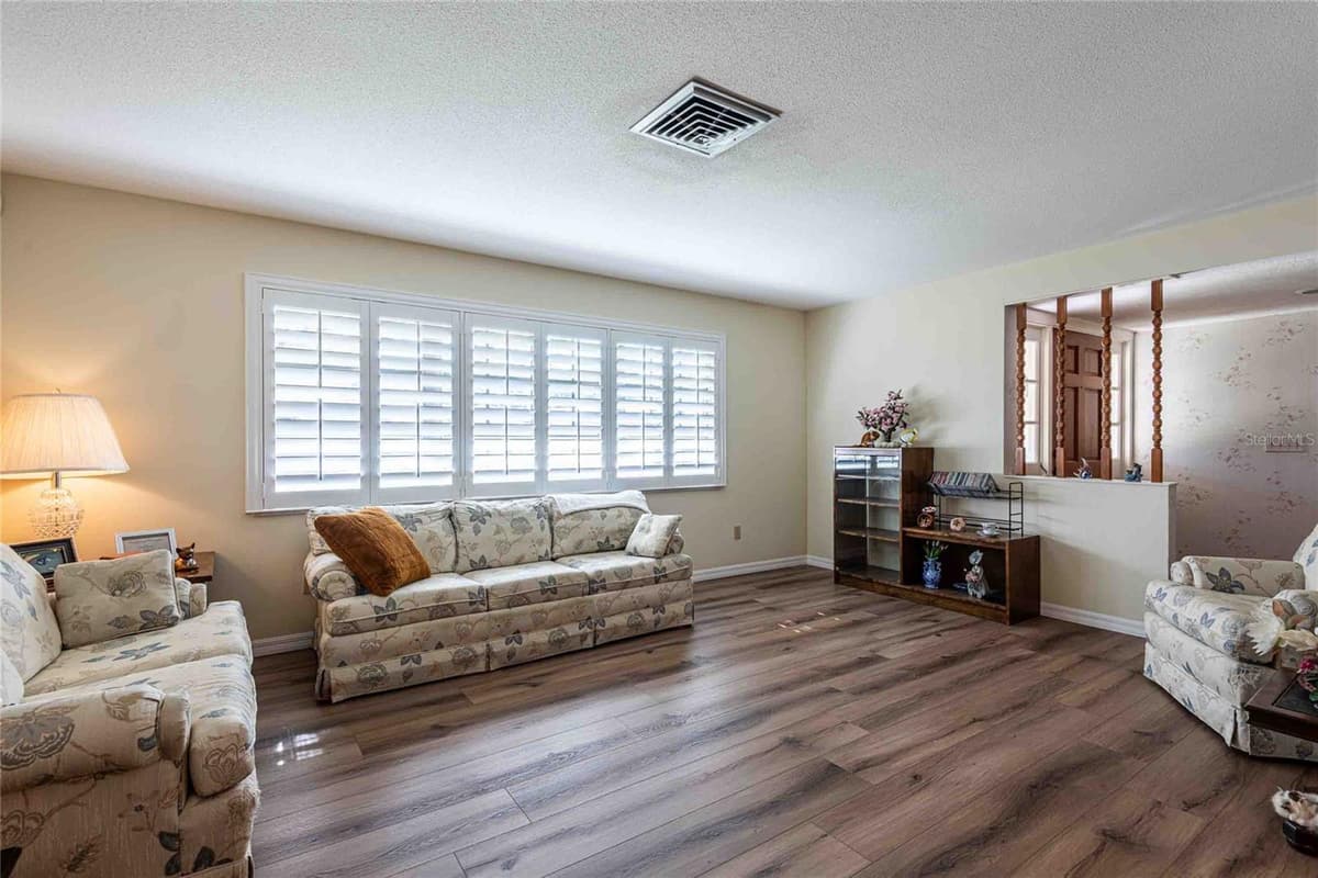 1830 OAK FOREST DRIVE — photo 7 of 46