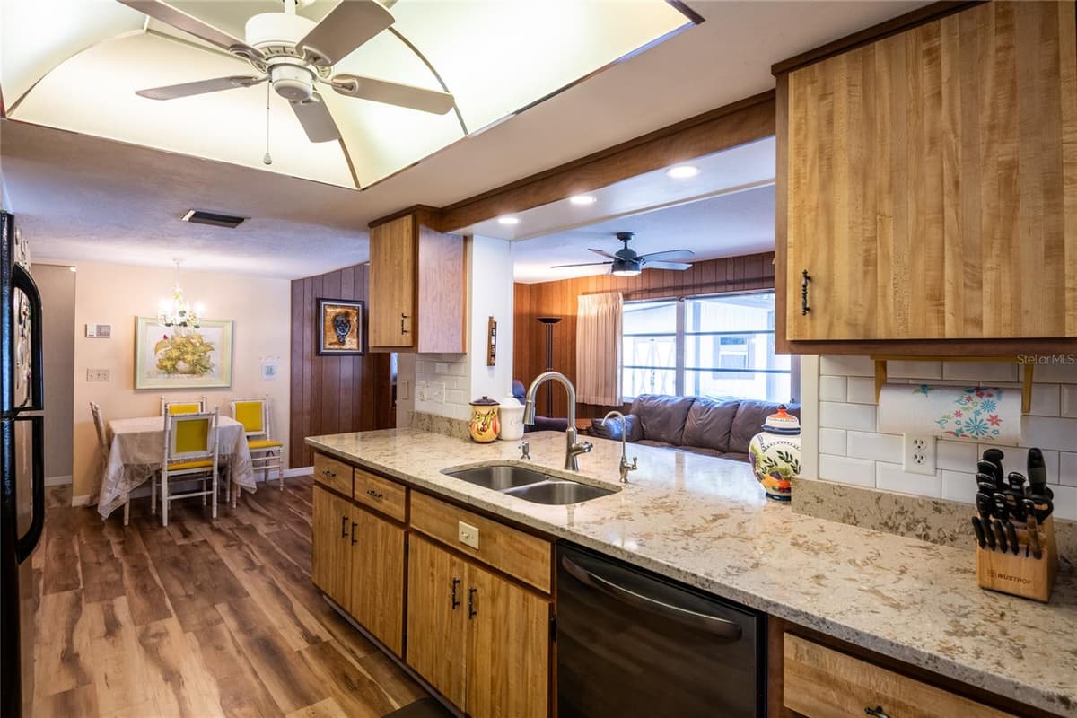 1830 OAK FOREST DRIVE — photo 13 of 46