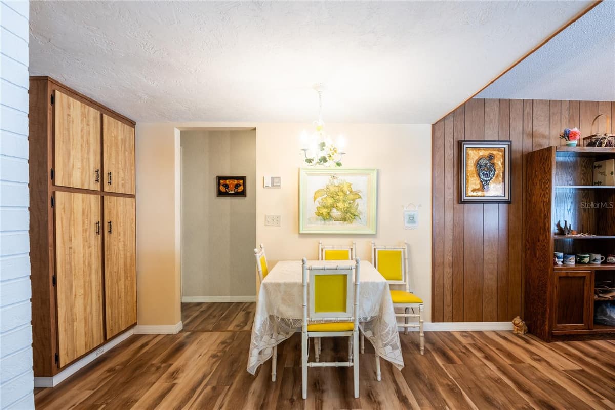 1830 OAK FOREST DRIVE — photo 15 of 46