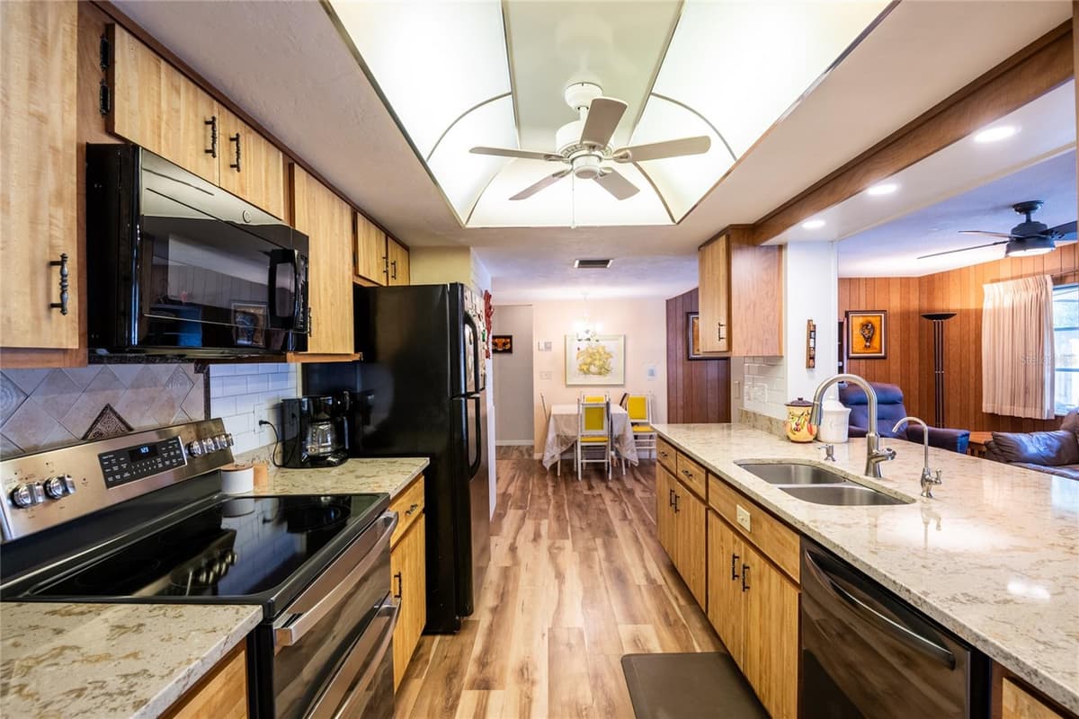 1830 OAK FOREST DRIVE — photo 12 of 46