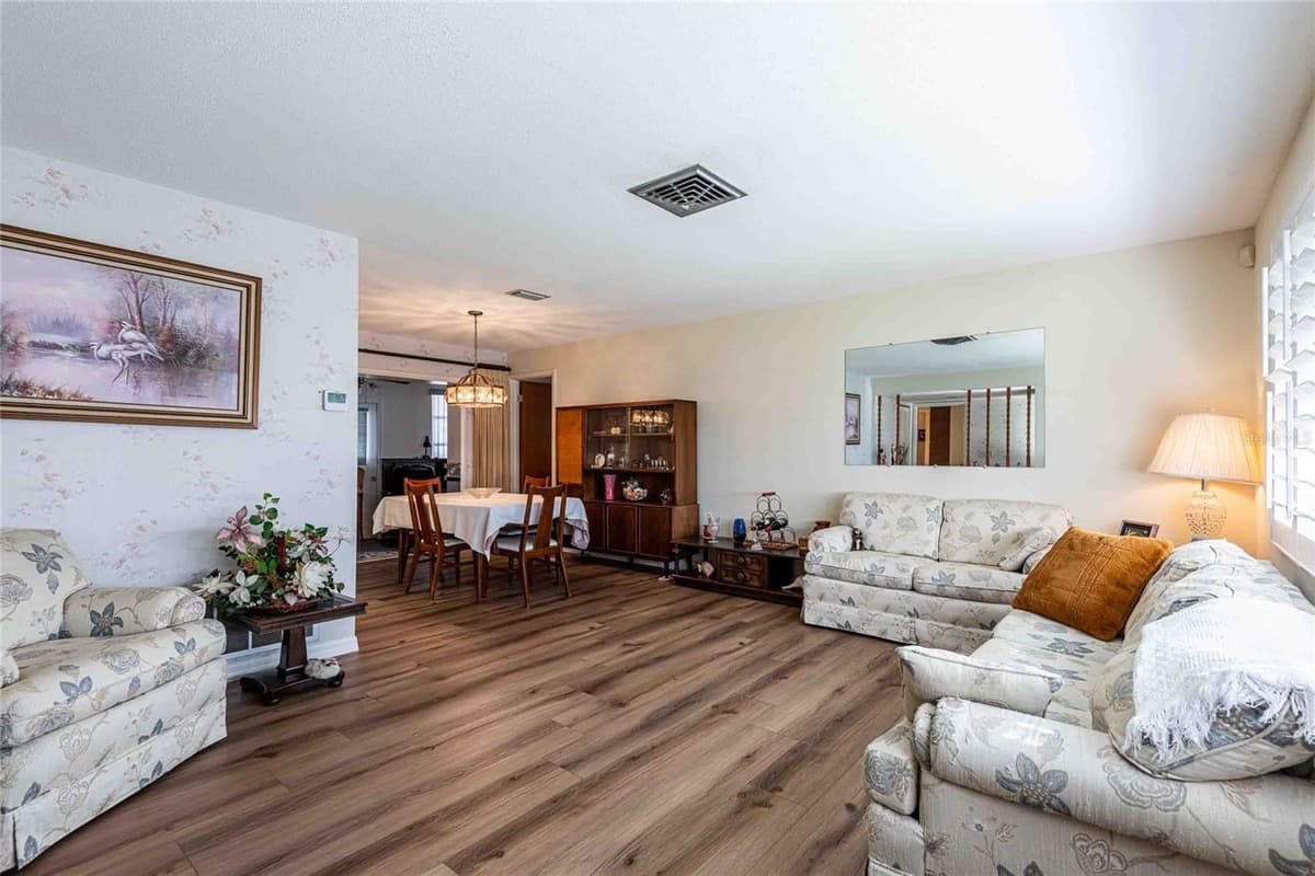 1830 OAK FOREST DRIVE — photo 6 of 46