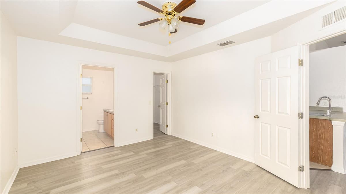 120 EAGLE POINT BOULEVARD — photo 11 of 21