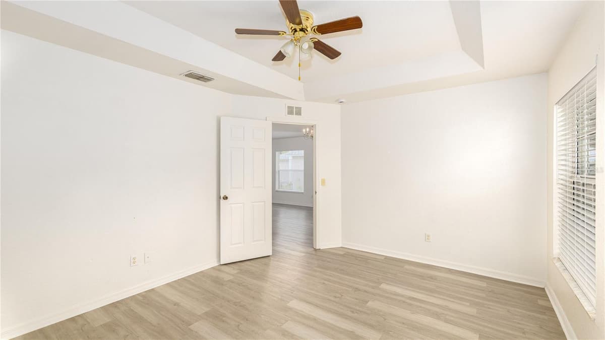 120 EAGLE POINT BOULEVARD — photo 12 of 21