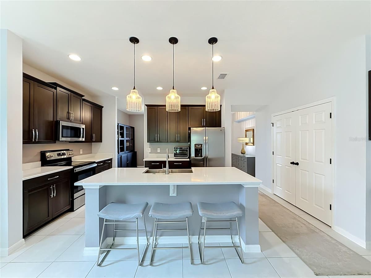 5516 WINDSONG OAK DRIVE — photo 4 of 57
