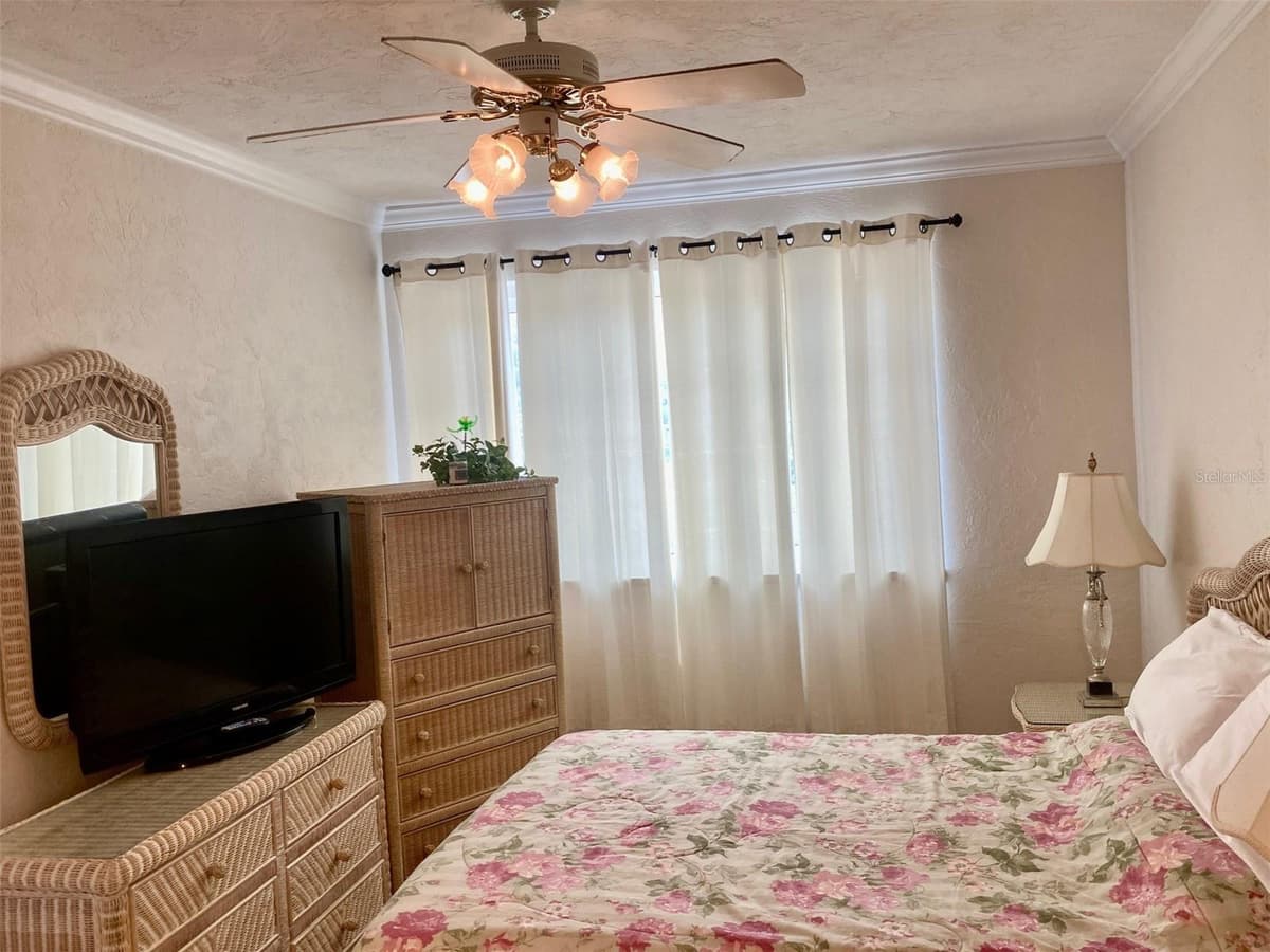 238 TAMPA AVENUE — photo 17 of 37
