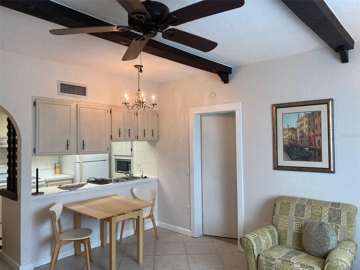 238 TAMPA AVENUE — photo 10 of 37