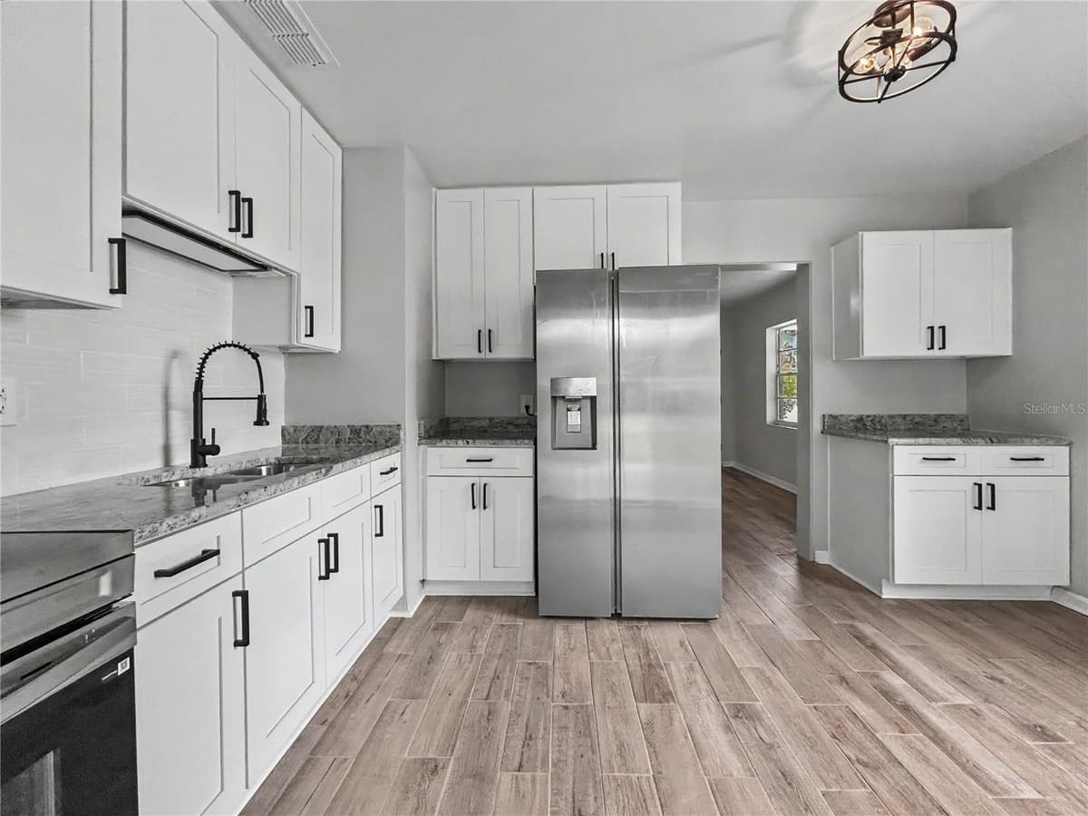 128 CENTER STREET — photo 15 of 26