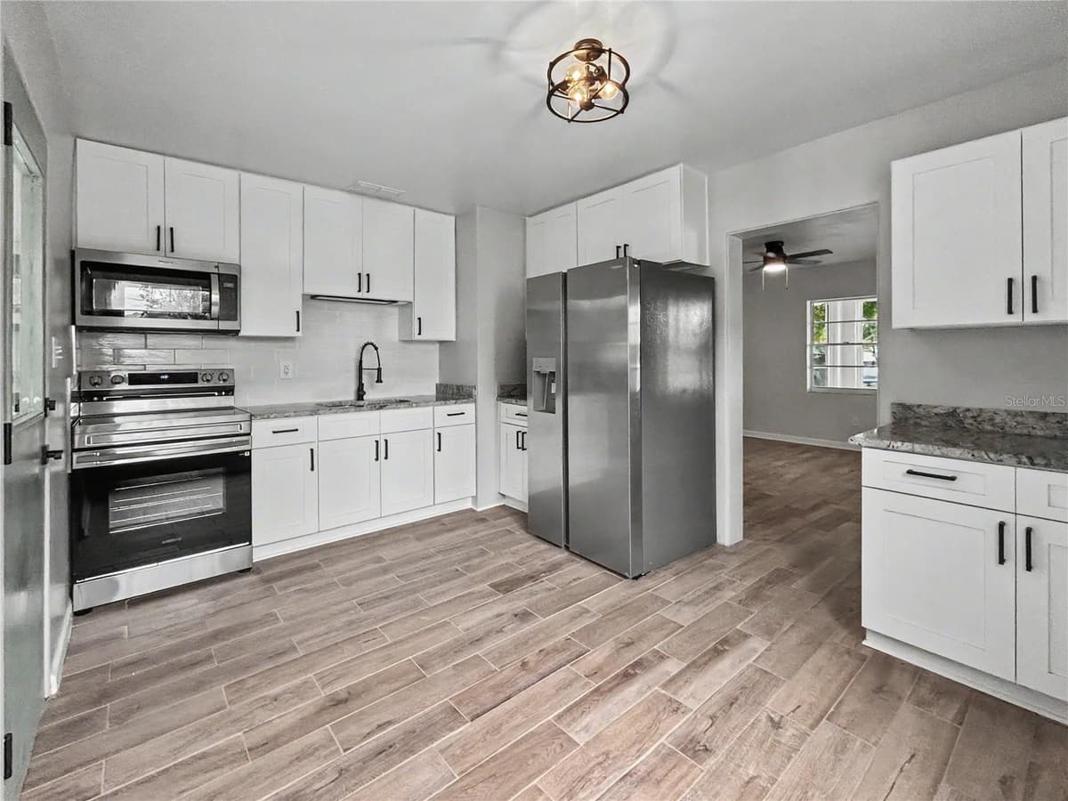 128 CENTER STREET — photo 11 of 26