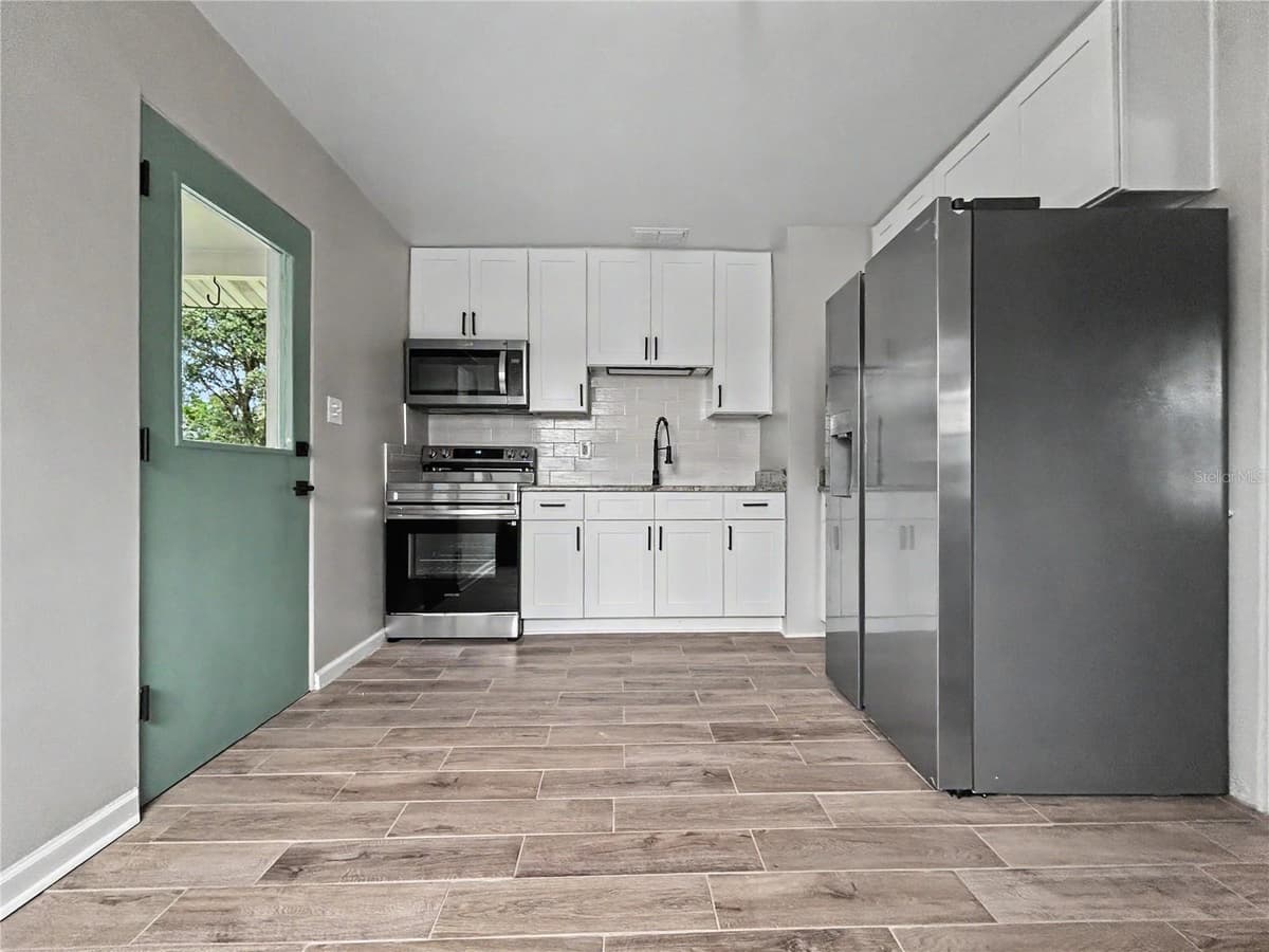 128 CENTER STREET — photo 12 of 26