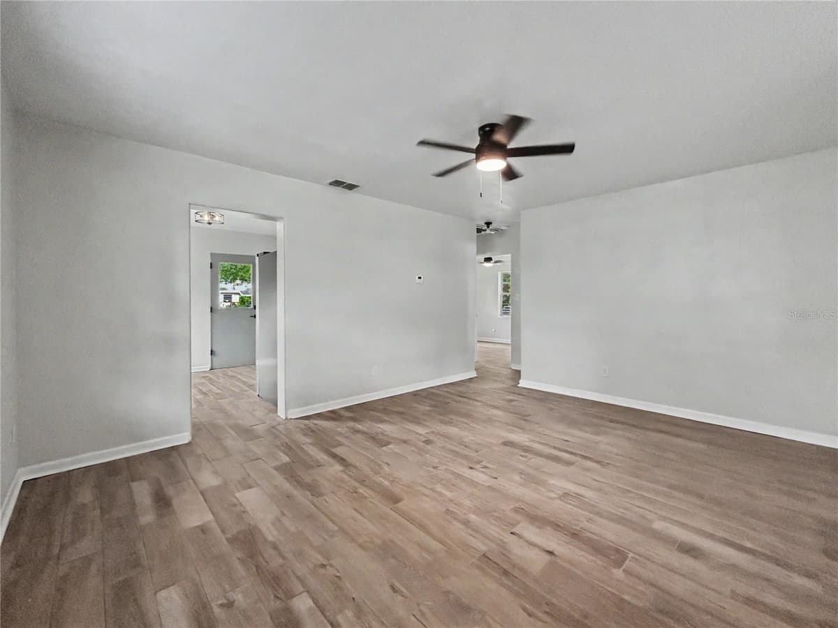 128 CENTER STREET — photo 9 of 26
