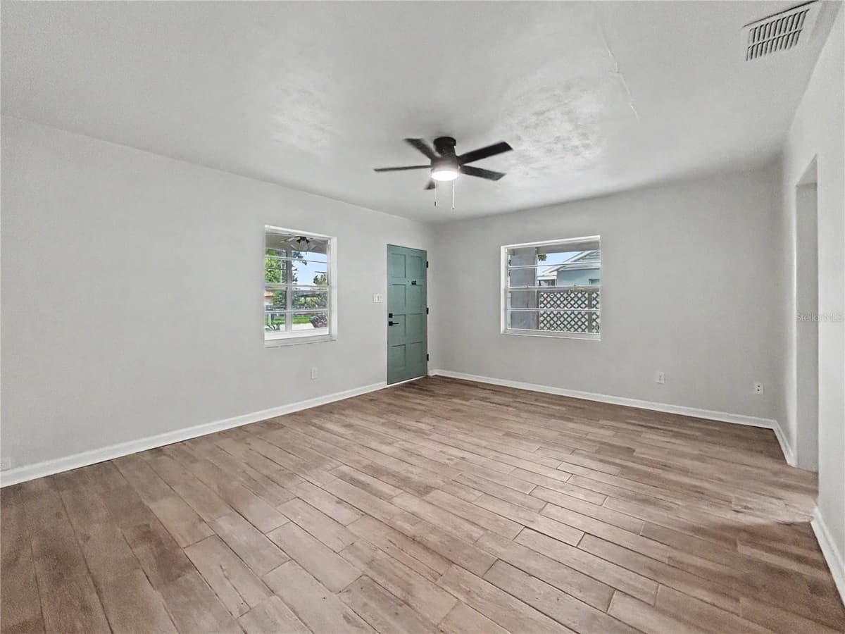 128 CENTER STREET — photo 8 of 26