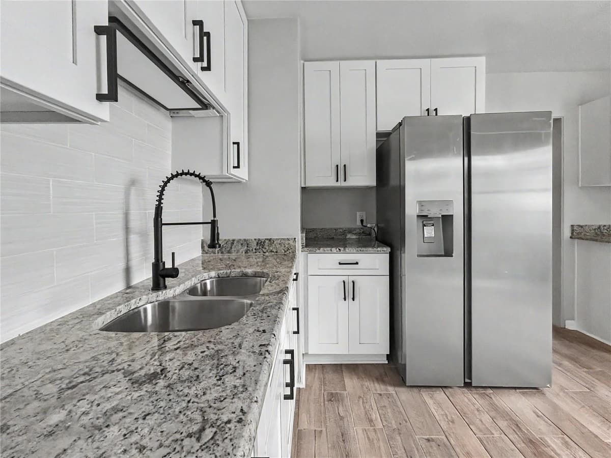 128 CENTER STREET — photo 14 of 26