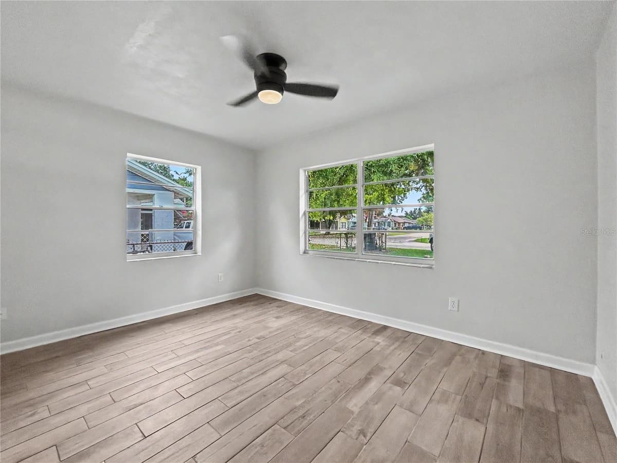 128 CENTER STREET — photo 16 of 26