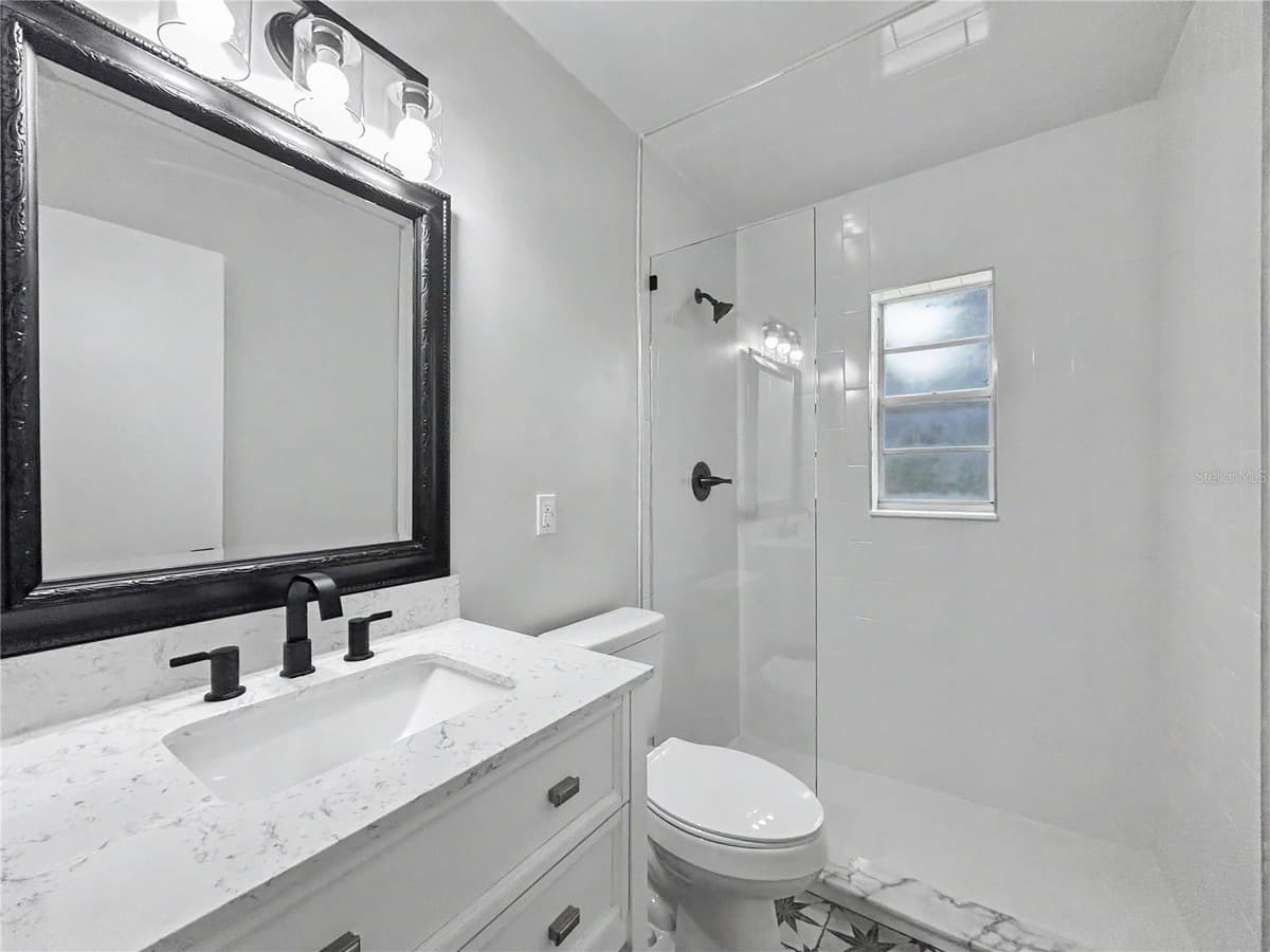 128 CENTER STREET — photo 19 of 26